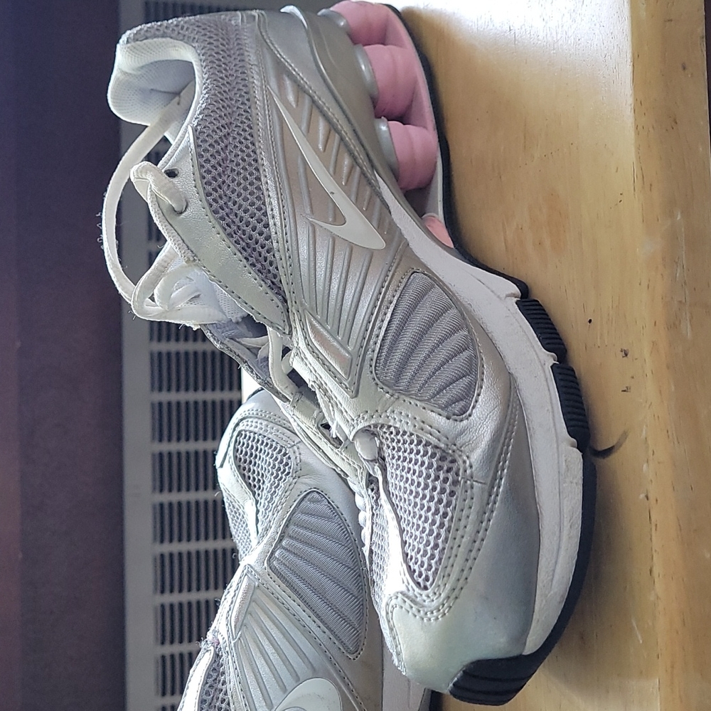 NIKE SNEAKERS - Picture 8 of 14